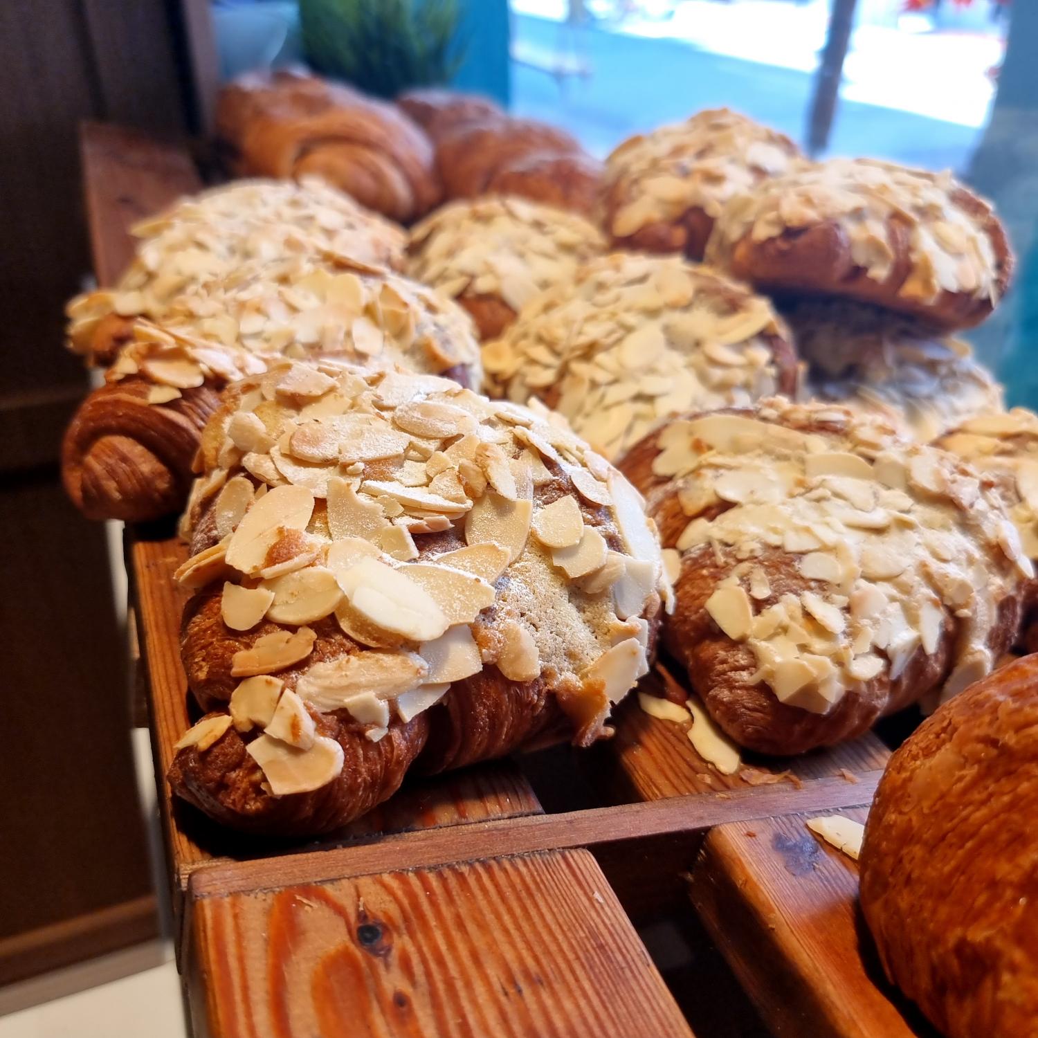 Almond Croissant 