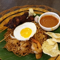 Mee Goreng w Chicken Satay